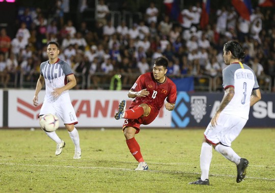 Clip: Thắng Philippines 2-1, tuyển Việt Nam vẫn tiếc nuối - Ảnh 2.