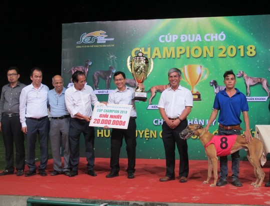 Trung tâm huấn luyện chó đua SES nhận kỷ lục Guinness Việt Nam - Ảnh 2.