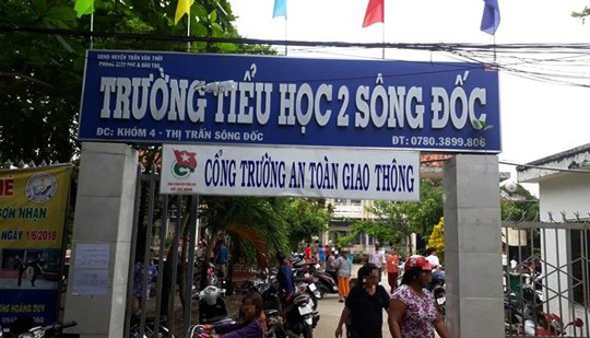 Vận động cả hộ nghèo đóng góp, trường tiểu học bị phản ứng dữ dội - Ảnh 1.