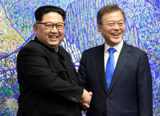 Ông Kim Jong-un gửi “mật thư hòa giải” đến Tổng thống Mỹ - Ảnh 2. Ông Kim Jong-un gửi “mật thư hòa giải” đến Tổng thống Mỹ - Ảnh 2.