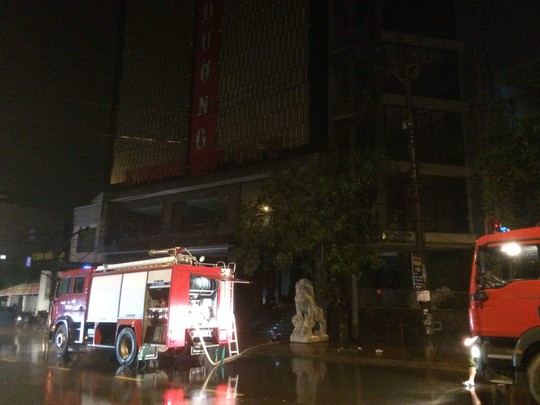 Bà hỏa ghé thăm, quán karaoke lớn nhất Quảng Trị thiệt hại nặng - Ảnh 1.