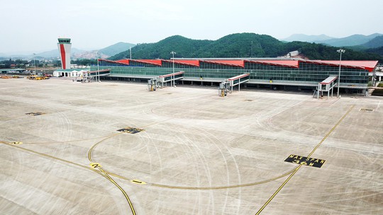 Sân bay Vân Đồn chính thức hoạt động từ ngày 30-12 - Ảnh 1. Sân bay Vân Đồn chính thức hoạt động từ ngày 30-12 - Ảnh 1.