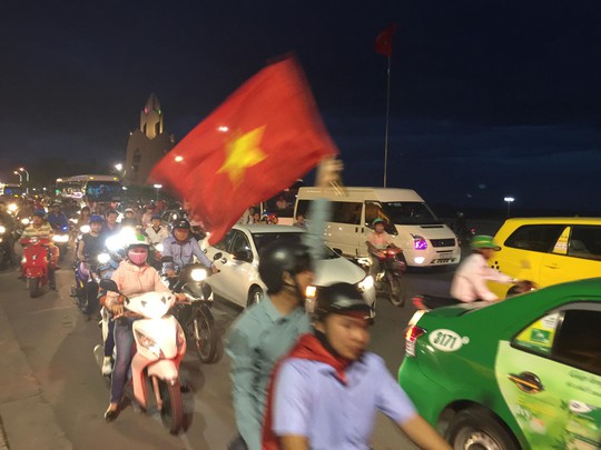 Vỡ òa, hạnh phúc tột độ vì U23 Việt Nam - Ảnh 9. Vỡ òa, hạnh phúc tột độ vì U23 Việt Nam - Ảnh 9.