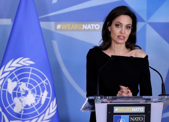Angelina Jolie kêu gọi ngừng bạo lực tình dục vùng chiến - Ảnh 1.