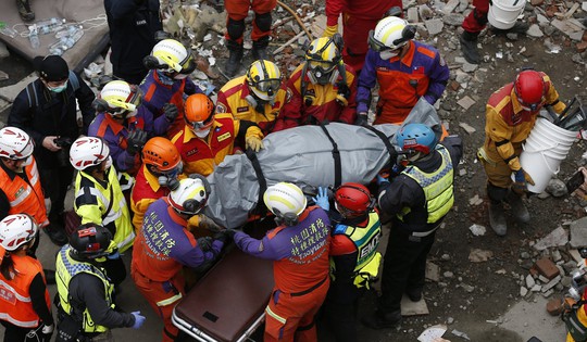 Động đất Đài Loan: Cặp đôi đến chết vẫn còn ôm nhau - Ảnh 2.