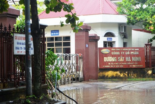 Bắt tạm giam nguyên giám đốc một công ty đường sắt - Ảnh 1. Bắt tạm giam nguyên giám đốc một công ty đường sắt - Ảnh 1.