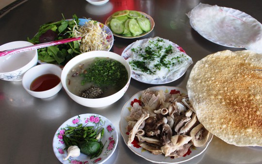 Hít hà… bánh hỏi, cháo lòng Hòa Đa - Ảnh 7.