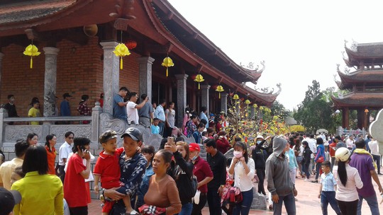 Mướt mồ hôi ở ngôi chùa lớn nhất miền Tây ngày mùng 1 Tết - Ảnh 6.