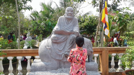 Mướt mồ hôi ở ngôi chùa lớn nhất miền Tây ngày mùng 1 Tết - Ảnh 18.