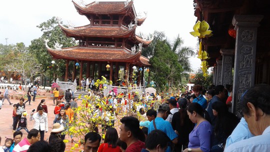 Mướt mồ hôi ở ngôi chùa lớn nhất miền Tây ngày mùng 1 Tết - Ảnh 7.