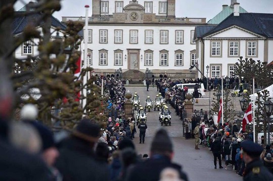 TƯỜNG THUẬT TỪ COPENHAGEN: Lễ tang phu quân nữ hoàng Đan Mạch - Ảnh 1.
