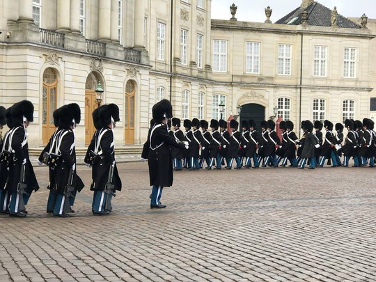 TƯỜNG THUẬT TỪ COPENHAGEN: Lễ tang phu quân nữ hoàng Đan Mạch - Ảnh 5.