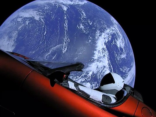 Xe điện không gian của Elon Musk có thể đâm vào trái đất - Ảnh 1.
