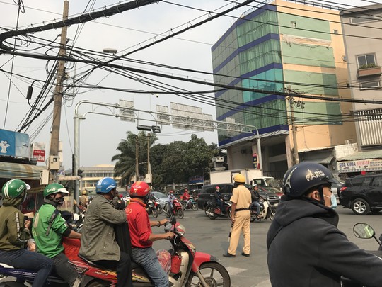 Bến xe Miền Đông bắt đầu nghẹt thở - Ảnh 12.