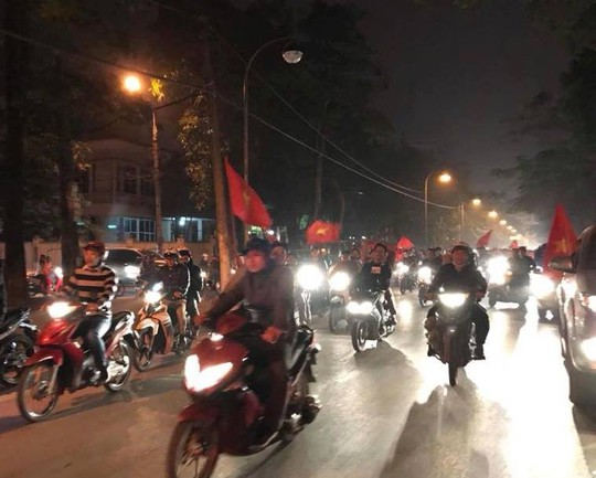 Ngập sắc đỏ mừng chiến thắng nức lòng của U23 Việt Nam - Ảnh 23. Ngập sắc đỏ mừng chiến thắng nức lòng của U23 Việt Nam - Ảnh 23.