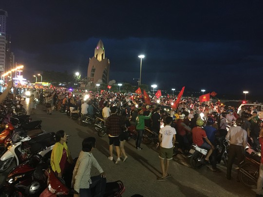 Vỡ òa, hạnh phúc tột độ vì U23 Việt Nam - Ảnh 10. Vỡ òa, hạnh phúc tột độ vì U23 Việt Nam - Ảnh 10.