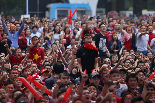 Vỡ òa, hạnh phúc tột độ vì U23 Việt Nam - Ảnh 3. Vỡ òa, hạnh phúc tột độ vì U23 Việt Nam - Ảnh 3.