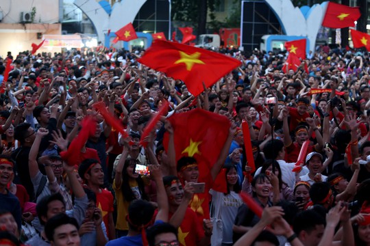 Vỡ òa, hạnh phúc tột độ vì U23 Việt Nam - Ảnh 6. Vỡ òa, hạnh phúc tột độ vì U23 Việt Nam - Ảnh 6.