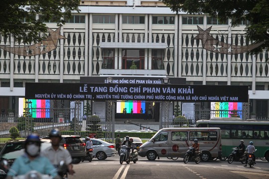 Kết quả hình ảnh cho quoc tang phan van khai
