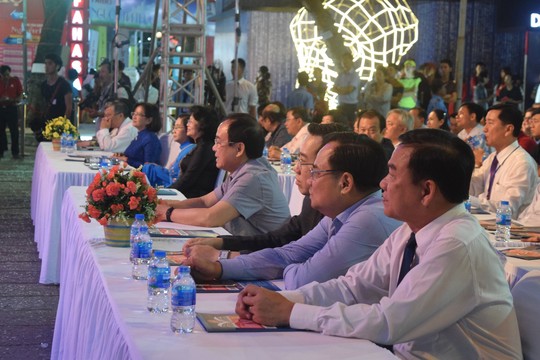 Phó Chủ tịch nước dự khai mạc Hội sách TP HCM - Ảnh 2.