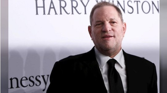 Tượng giễu nhại Harvey Weinstein xuất hiện gần Oscar - Ảnh 2.