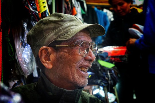 Nghệ sĩ khắc khổ Trần Hạnh gần 90 tuổi vẫn bán xăng, bán hàng - Ảnh 11.