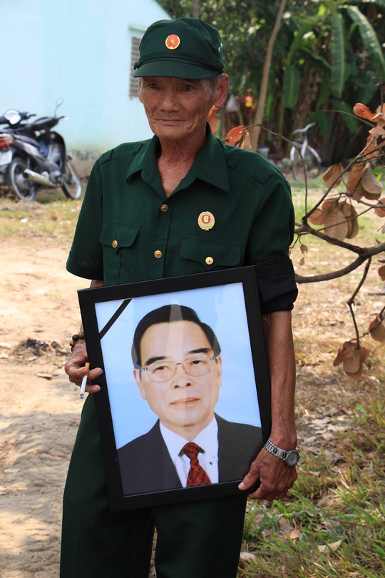 Linh cữu cố Thủ tướng Phan Văn Khải đã về đến quê nhà - Ảnh 14.