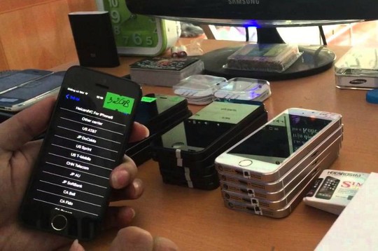 iPhone lock hết thời tại Việt Nam, bán tháo chẳng ai mua - Ảnh 2.