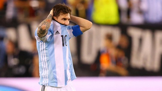 Batistuta: Messi không thể vượt qua Maradona - Ảnh 1.