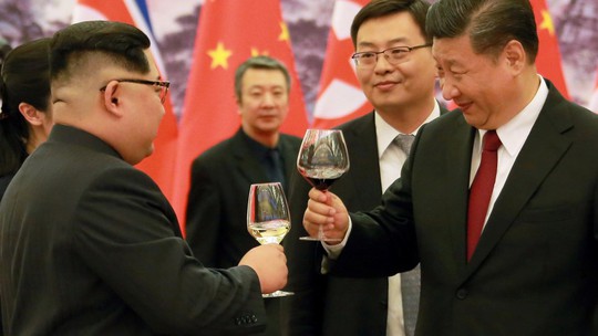 Đằng sau nụ cười của ông Kim Jong-un - Ảnh 4.