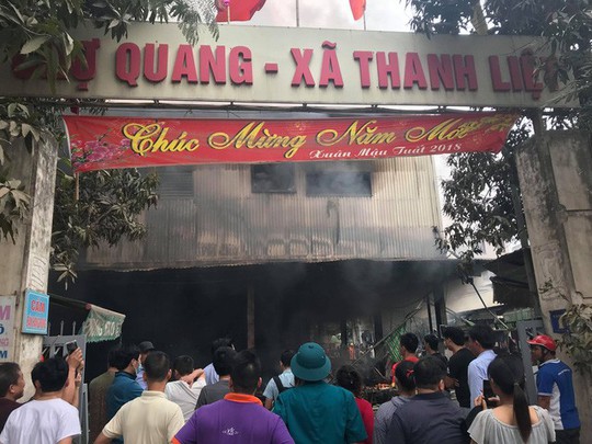 Hà Nội: Cận cảnh cháy lớn ở chợ Quang rộng hàng ngàn m2 - Ảnh 3.
