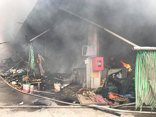 Hà Nội: Cận cảnh cháy lớn ở chợ Quang rộng hàng ngàn m2 - Ảnh 5.