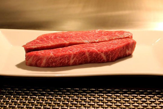 Khó tin: Thịt bò Nhật 10 triệu/kg, dân Campuchia mỗi người ăn 3 kg - Ảnh 1.