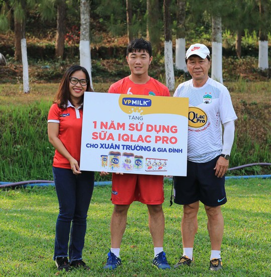 U23 Việt Nam và gia đình nhận đủ quà từ nhà tài trợ dinh dưỡng - Ảnh 4.