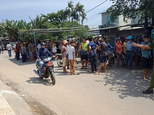 Chém chết anh họ rồi uống thuốc tự tử - Ảnh 2. Chém chết anh họ rồi uống thuốc tự tử - Ảnh 2.