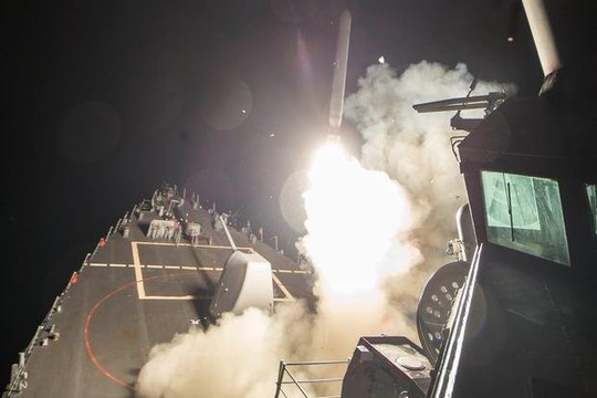 Tàu khu trục Mỹ mang tên lửa dẫn đường “áp sát Syria - Ảnh 1.
