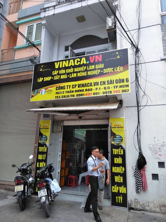 Đột kích cửa hàng bán sản phẩm trị ung thư bằng than tre ở TP HCM - Ảnh 4.
