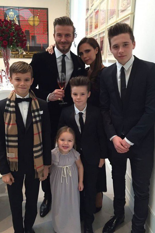 Gia đình hạnh phúc của Beckham và 4 người con sau 20 năm - Ảnh 10.