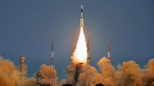 Ấn Độ mất liên lạc với vệ tinh quan trọng - Ảnh 1.