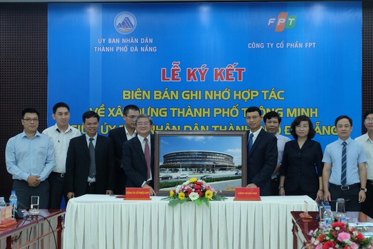 Đà Nẵng hợp tác với FPT phát triển thành phố thông minh - Ảnh 2.