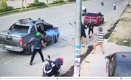 Vụ nổ súng, chém nhau ở Nhơn Trạch: Giám đốc công ty bảo vệ nổ súng - Ảnh 2.