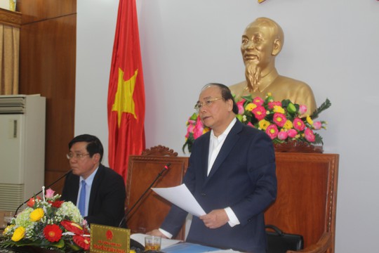 Bí thư Tỉnh ủy Bình Định Nguyễn Thanh Tùng (bên trái) đã đề nghị Thủ tướng Chính phủ (bên phải), lãnh đạo các bộ, ngành làm sao để QNP trở lại là cảng của Nhà nước