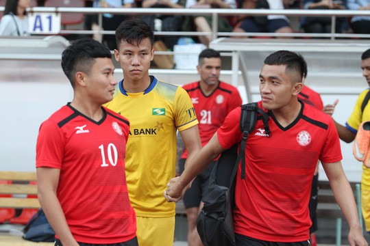 CĐV nữ vây kín sao U23 Việt Nam ở sân Thống Nhất - Ảnh 9.