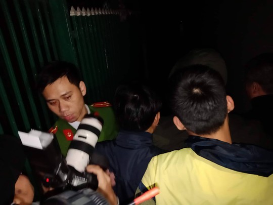 Khám nhà cựu tổng cục trưởng Tổng cục Cảnh sát Phan Văn Vĩnh - Ảnh 4.