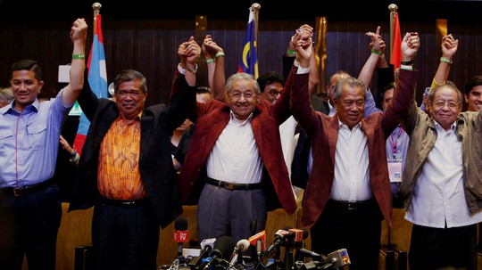 Bầu cử Malaysia: Cựu Thủ tướng 92 tuổi Mahathir thắng vang dội - Ảnh 3.