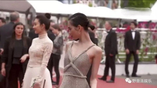 Thảm đỏ Cannes 71 bát nháo với cảnh hở hang, chiêu trò - Ảnh 5.