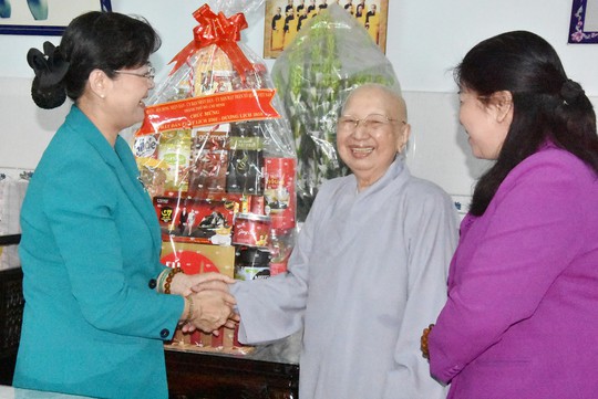 Bà Nguyễn Thị Quyết Tâm thăm Báo Giác Ngộ - Ảnh 2.