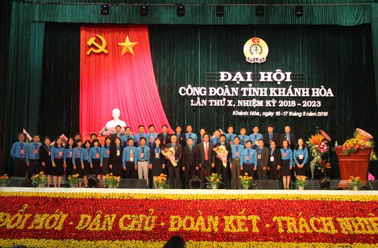 Ông Nguyễn Hòa tái đắc cử chức Chủ tịch LĐLĐ tỉnh Khánh Hòa - Ảnh 1. Ông Nguyễn Hòa tái đắc cử chức Chủ tịch LĐLĐ tỉnh Khánh Hòa - Ảnh 1.