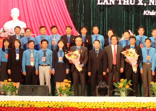 Ông Nguyễn Hòa tái đắc cử chức Chủ tịch LĐLĐ tỉnh Khánh Hòa - Ảnh 2. Ông Nguyễn Hòa tái đắc cử chức Chủ tịch LĐLĐ tỉnh Khánh Hòa - Ảnh 2.