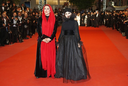 Những bộ đầm lạ mắt trên thảm đỏ Cannes - Ảnh 8.